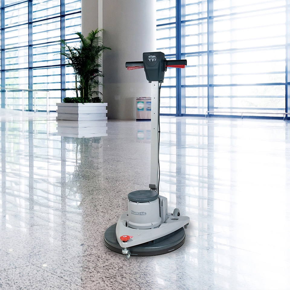 Bild - Halle mit Bodenreinigungsmaschine